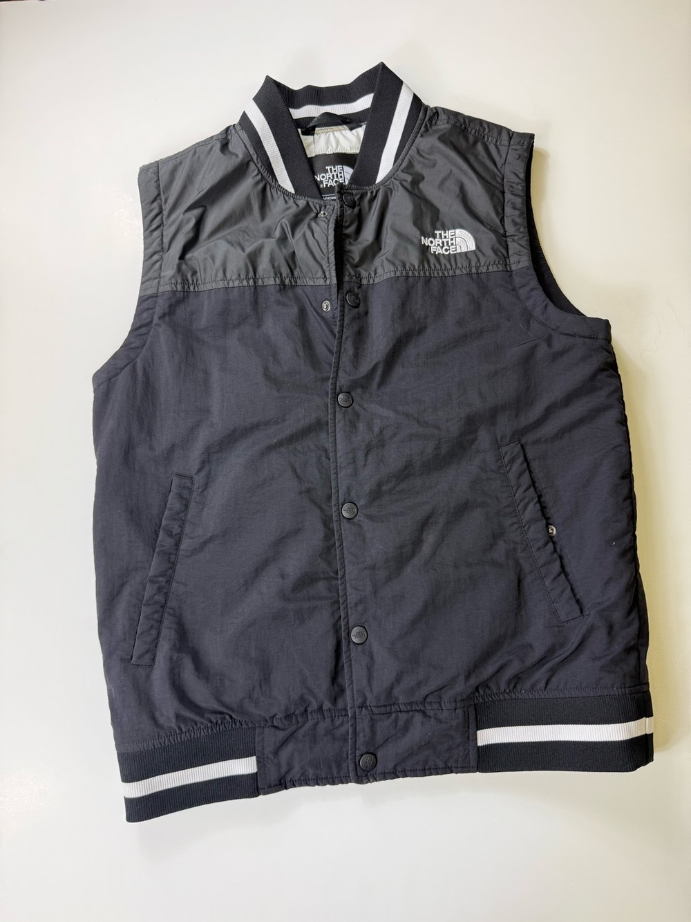 The North Face Men’s Black & Charcoal Snap-Front Vest